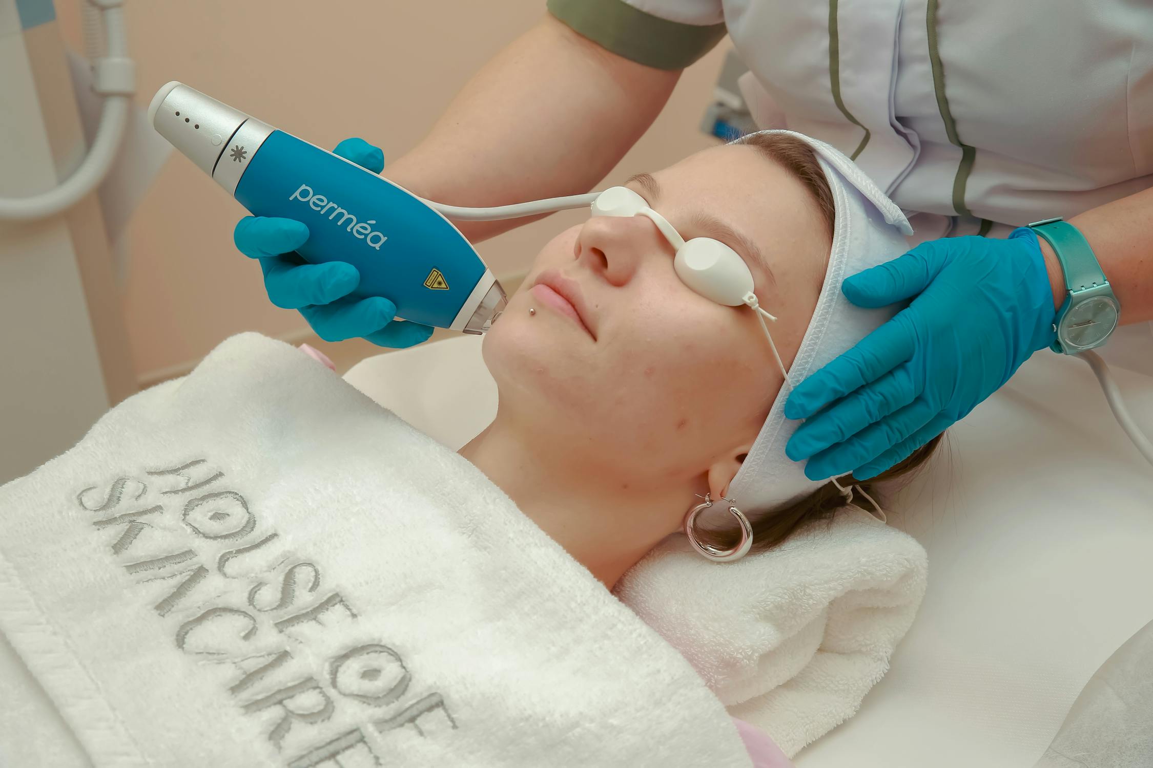 Laser skin resurfacing for fine lines and wrinkles with expert consultation